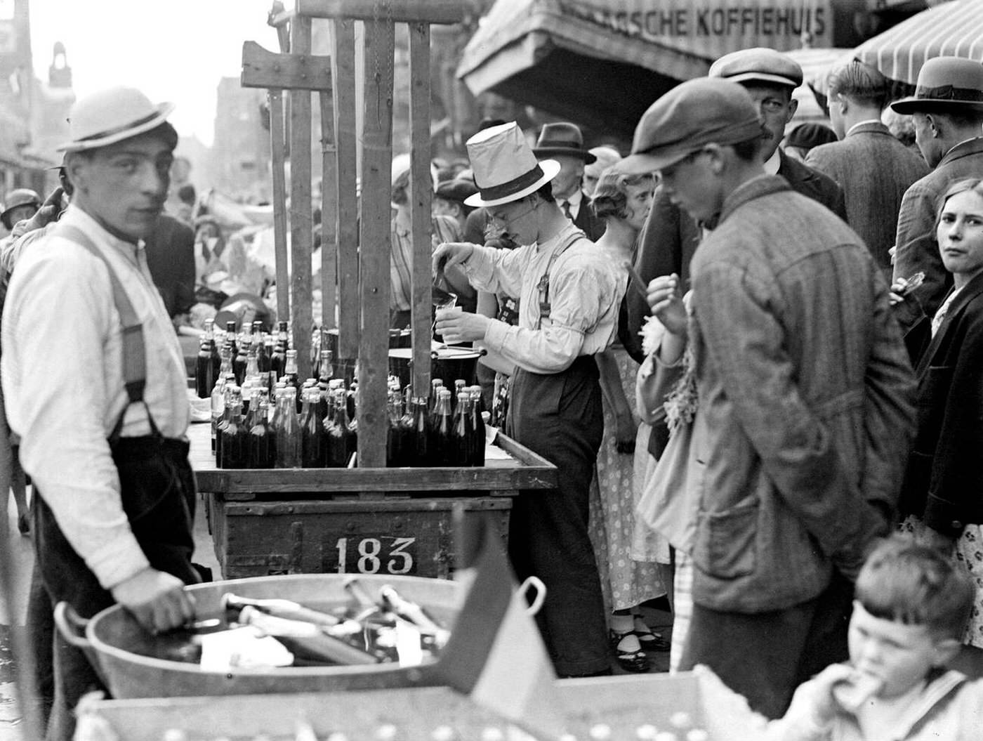 #19 Drink vendors on the Damrak, 1932.