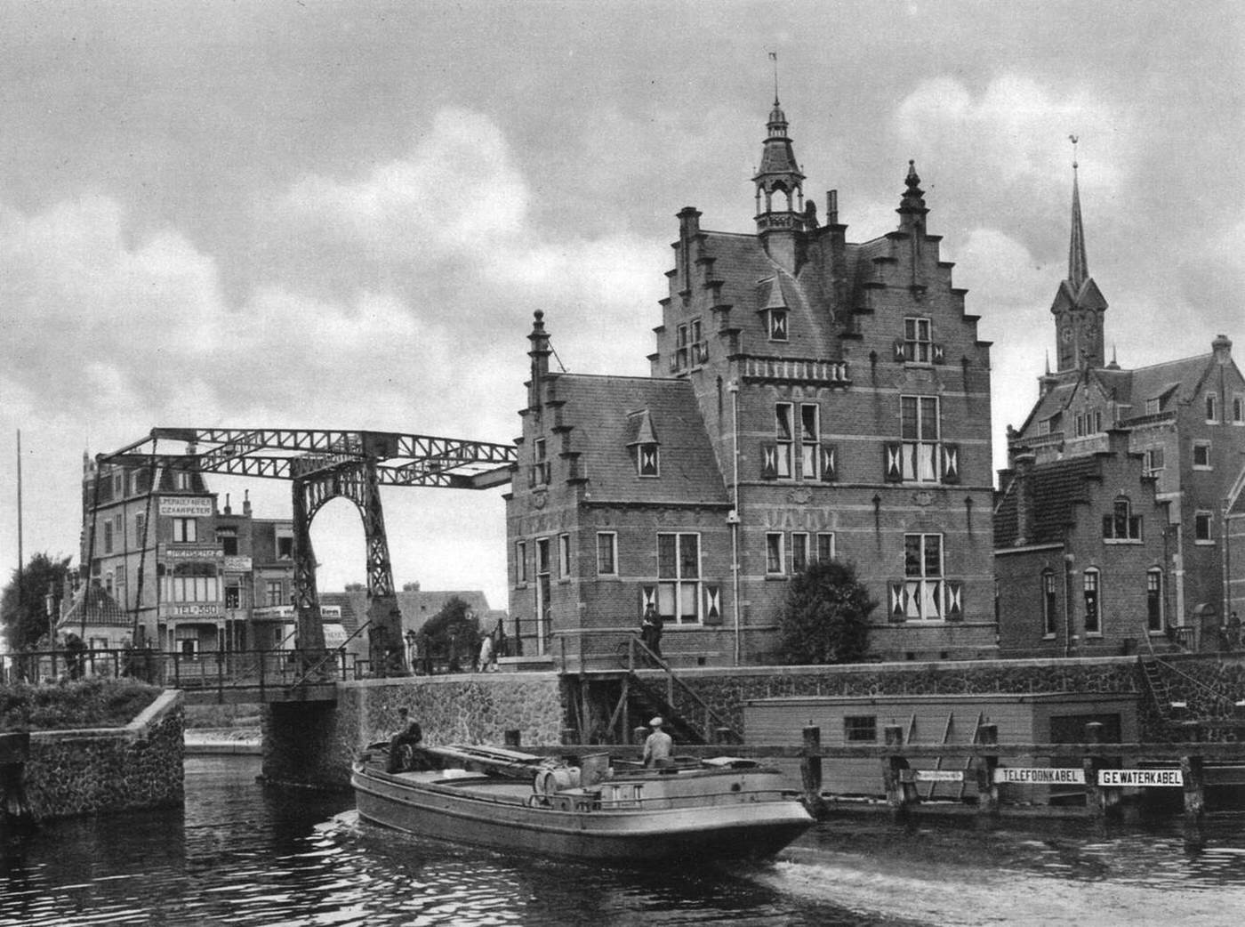#29 Where Tsar Peter worked as a shipwright, Zaandam, Holland, 1930s.