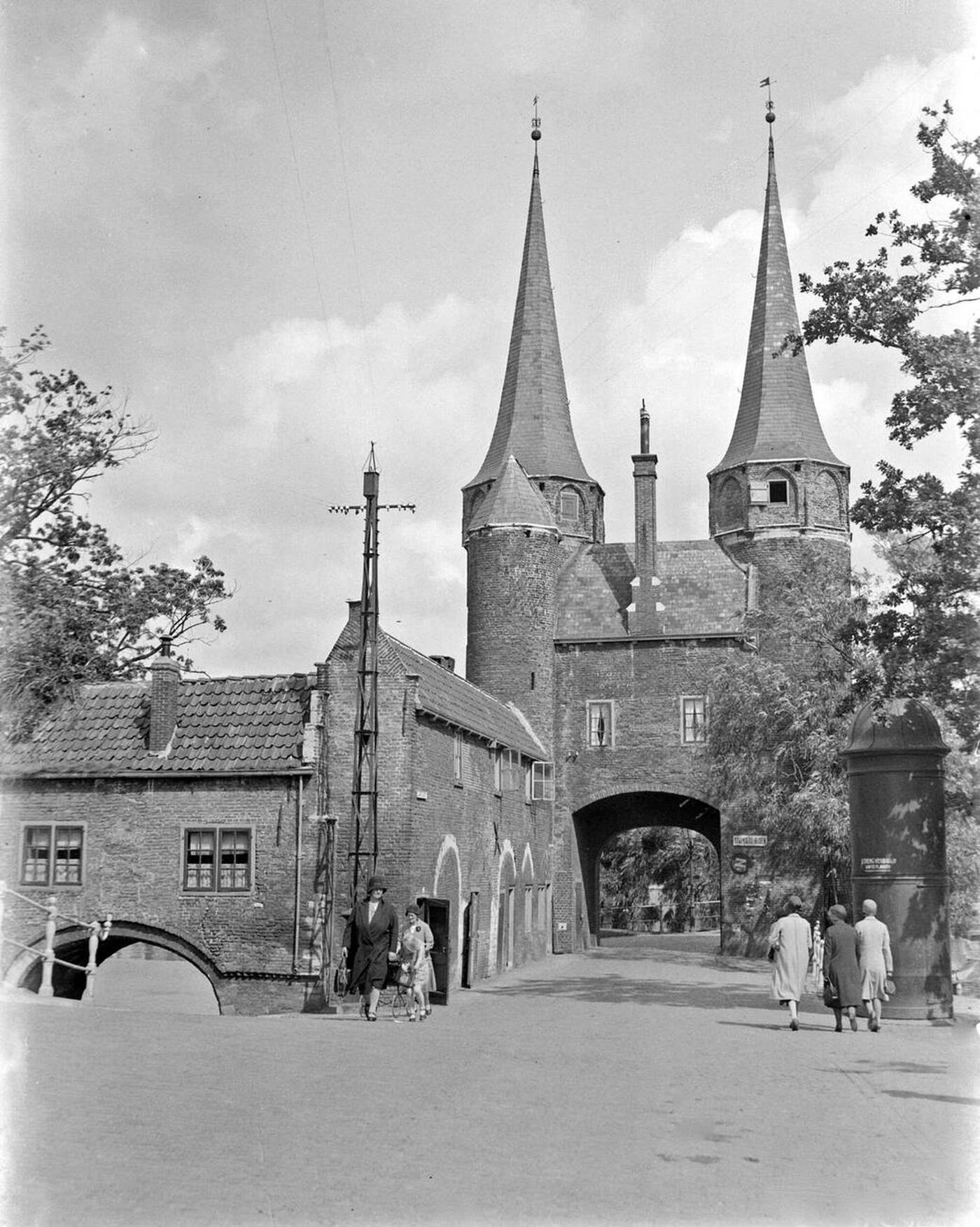 #36 The East Gate in Delft, 1930s.