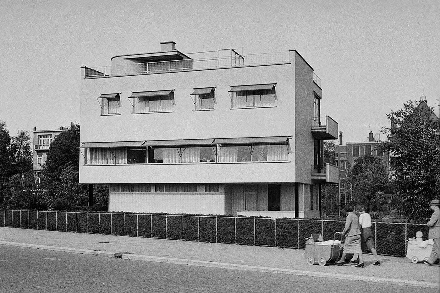 #37 Sonneveld House in Rotterdam with babies in prams, 1930s.