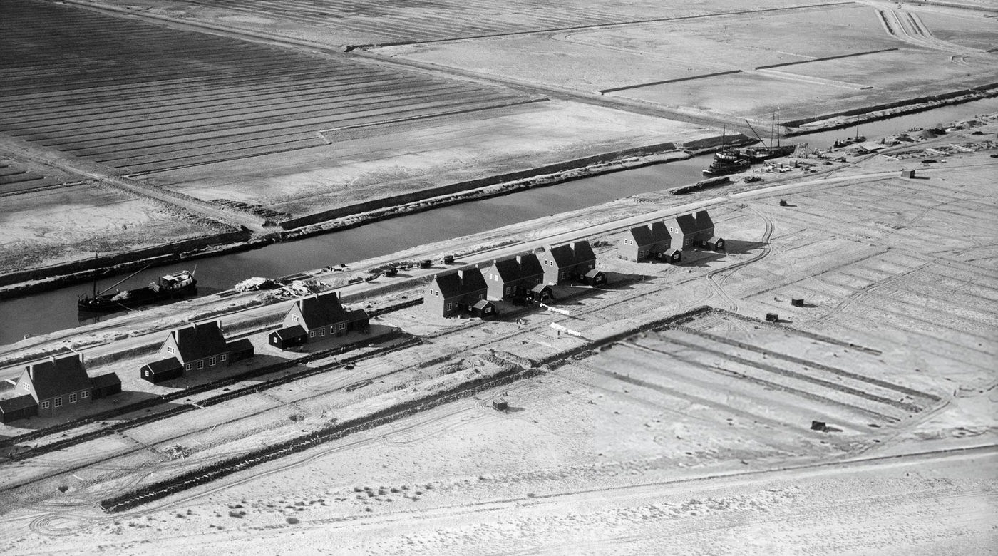 #74 Holland The draining of the Zuiderzee, aerial view of the first buildings and canal, 1932.