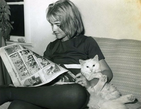 Lovely Vintage Photos of Little Girls with Their Beloved Cats Photography