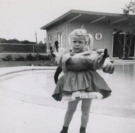 Lovely Vintage Photos of Little Girls with Their Beloved Cats Photography