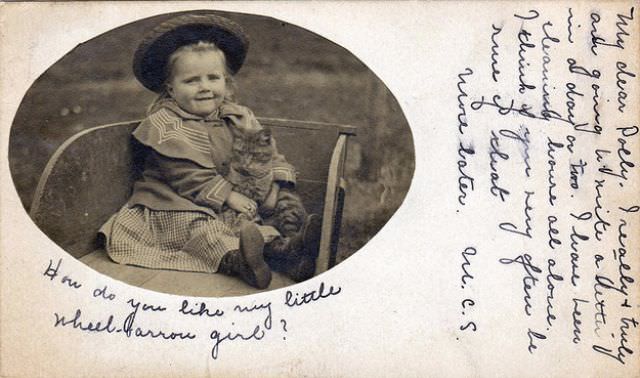Lovely Vintage Photos of Little Girls with Their Beloved Cats Photography