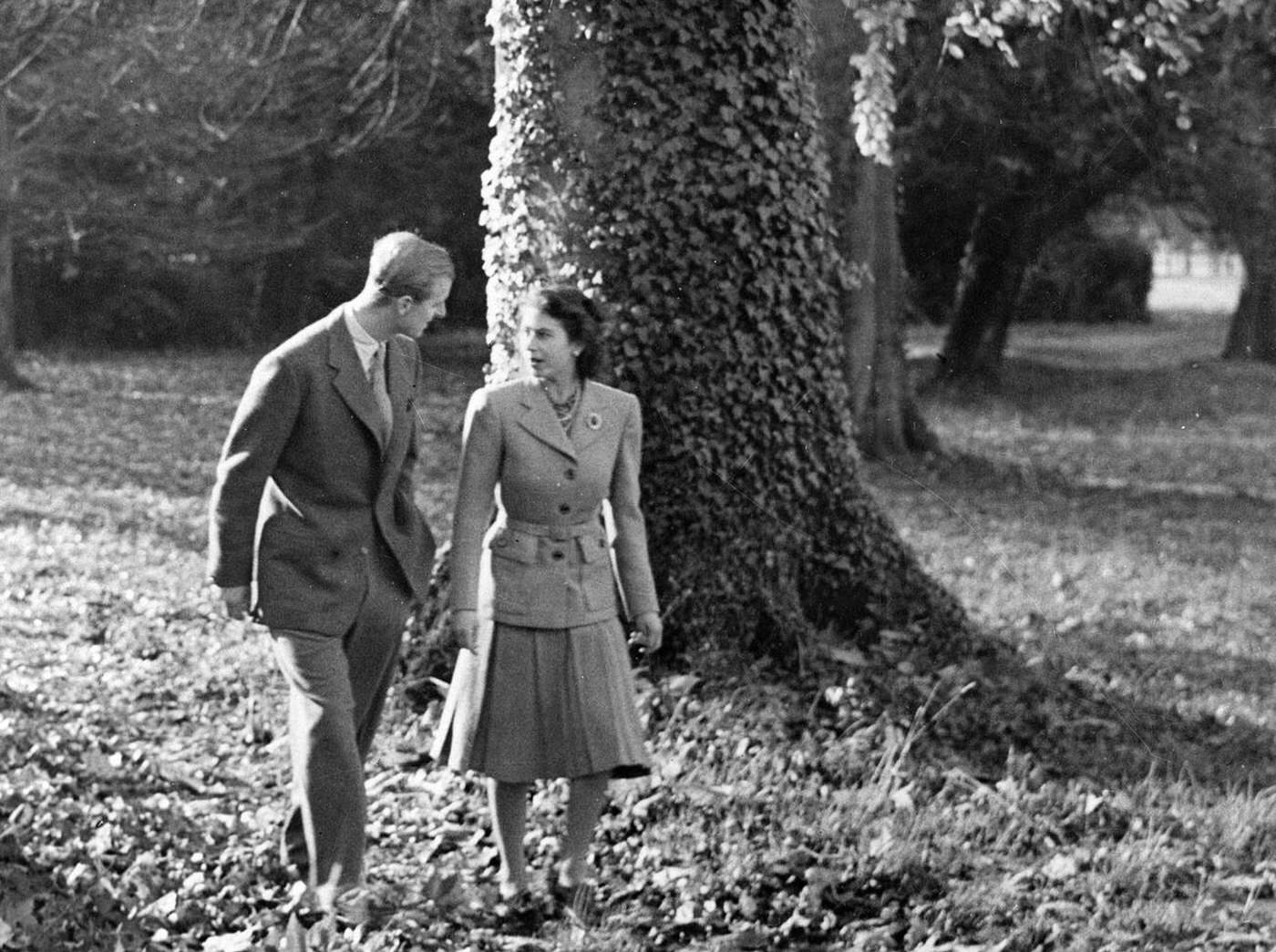#25 Royal Wedding. H.R.H Princess Elizabeth and Duke of Edinburgh Royal Couple, 1947.