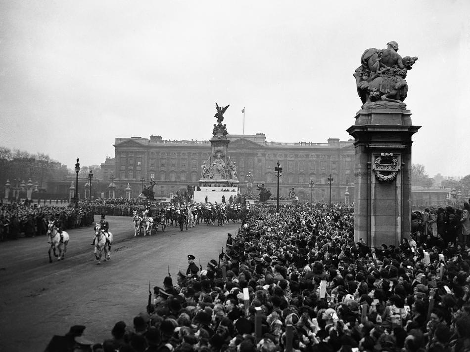 #6 The bridal procession, with the sovereign’s escort of Household Cavalry, is seen leaving Buckingham Palace in London for Westminster Abbey on Nov. 20, 1947.