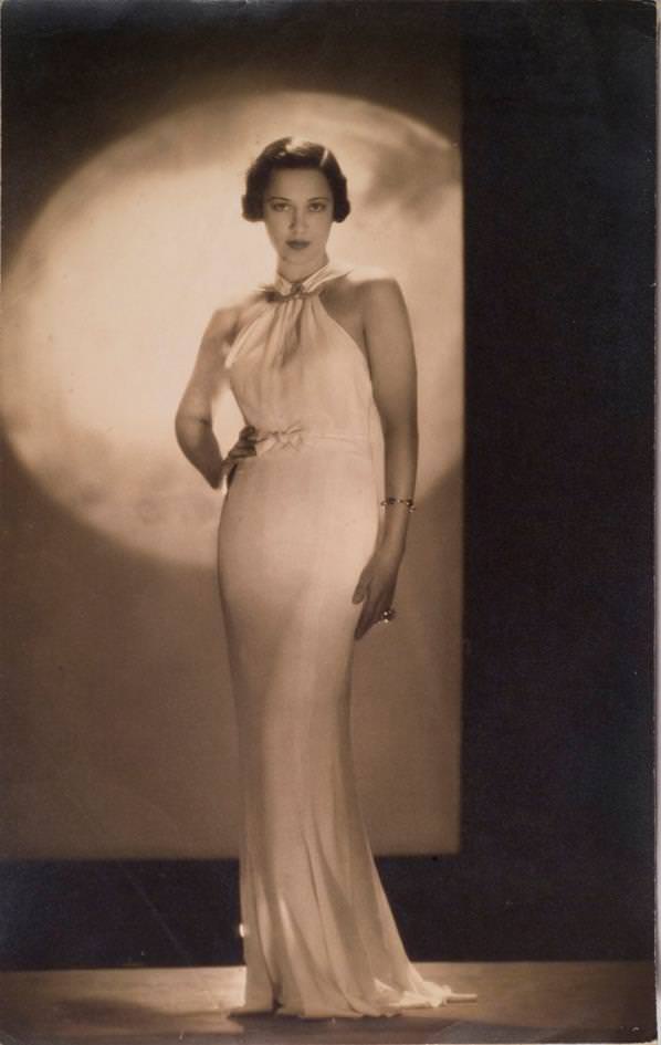 Stunning Shanghai Studio Portraits from the 1920s Photography