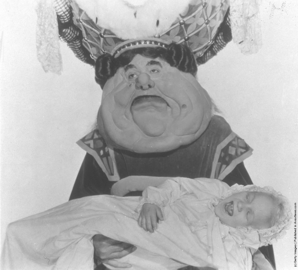 Alison Skipworth as the Duchess kidnapping Alice in Paramount’s “Alice in Wonderland,” 1933