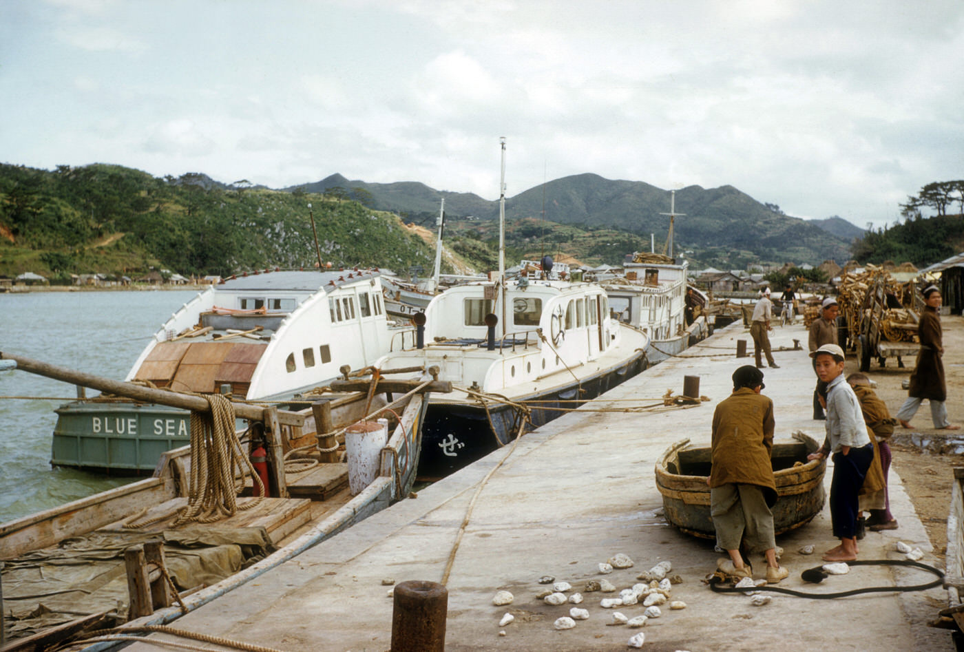 #5 Boats at Taguchi, 1954