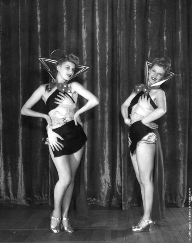 #32 Members of the Empire Cabaret troupe in “Grosvenor Gambols”, Grosvenor House, London, 1930.