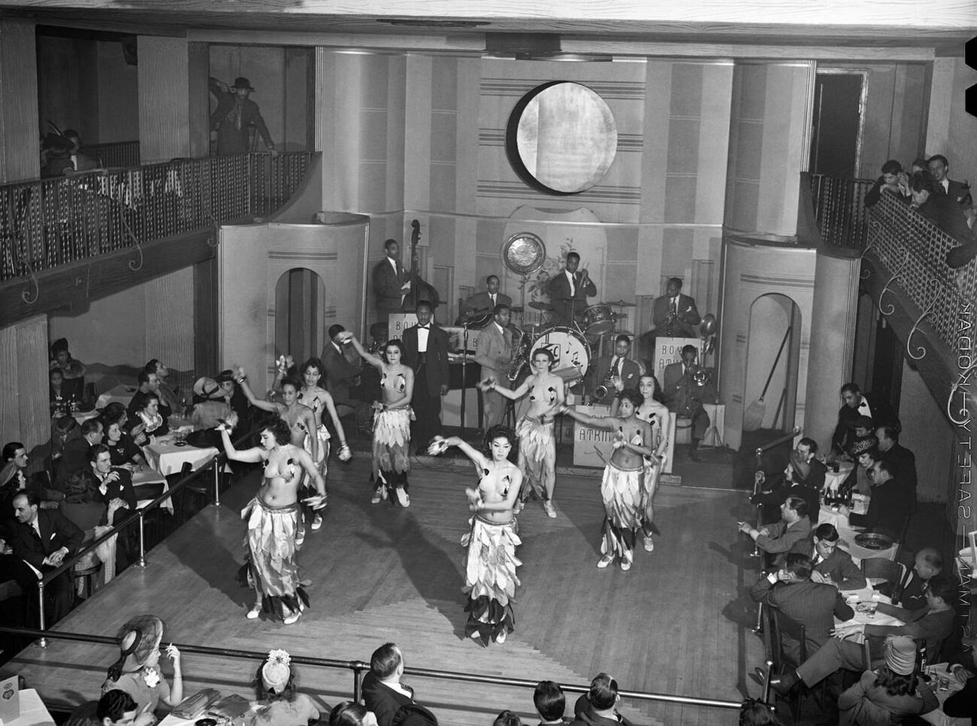 #39 Cabaret show, Chicago, Illinois, 1941.