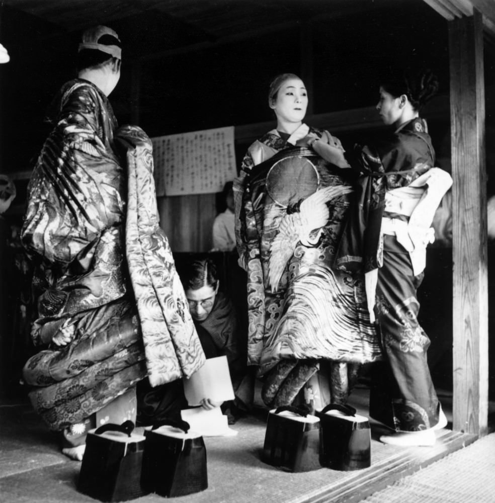 #4 Japanese Geisha girls without their wigs, 1950s.