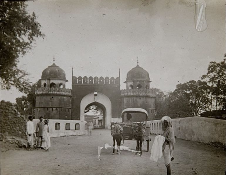 #52 Mecca (Makai) Gate in Aurangabad, Maharashtra, India, 1890s.