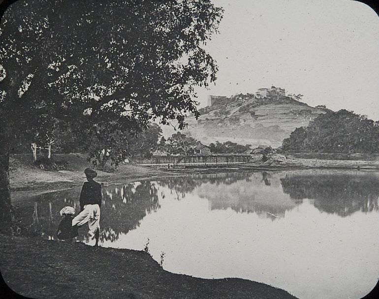 #57 Parbutti, Poona, India (Parvati Hill, mula-mutha river, Pune – Maharashtra, Pune, India), 1890s.