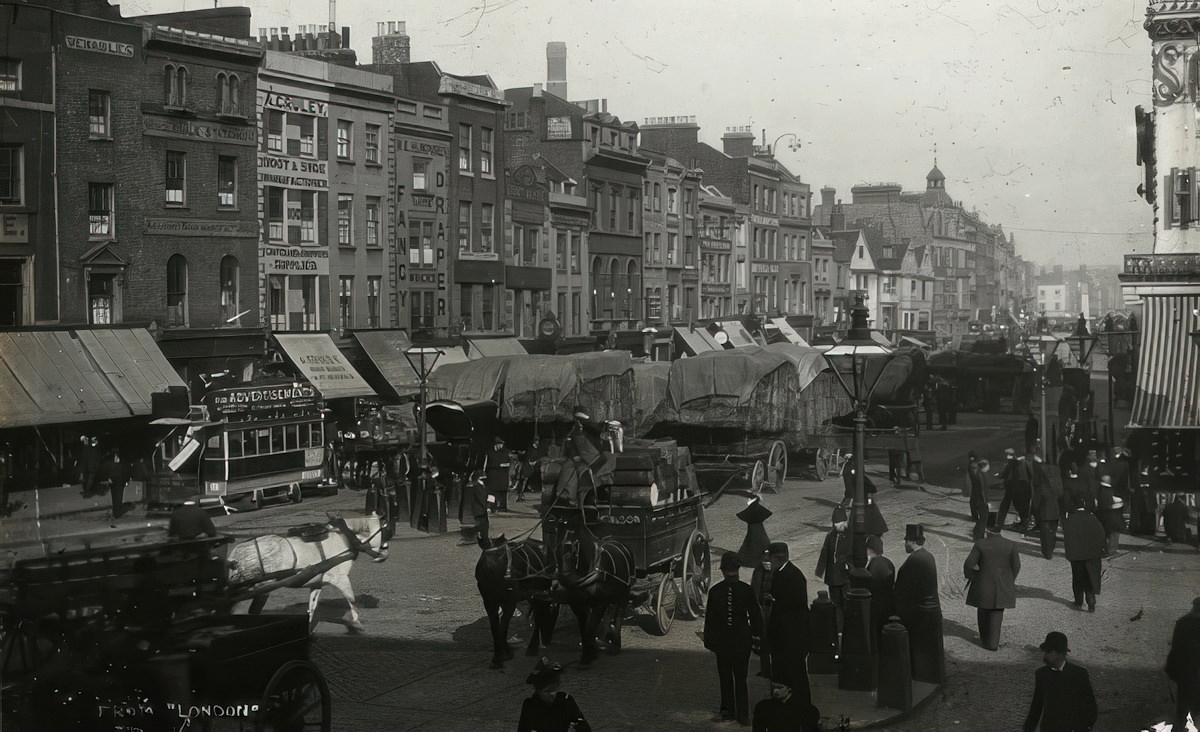 Whitechapel Hay Market looking east towards Whitechapel, 1920