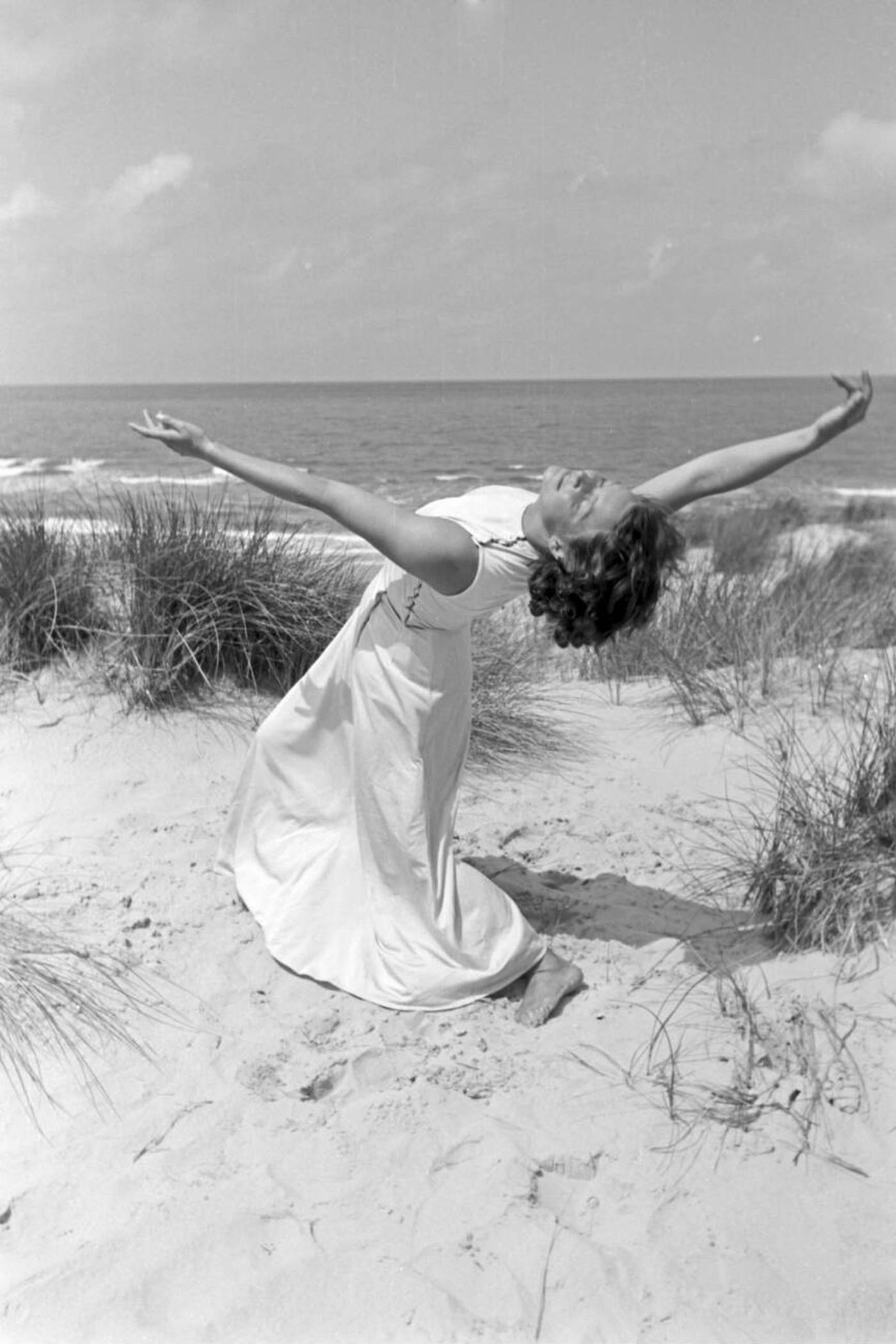 #19 Vacationers on Norderney beach, Germany, 1930s.