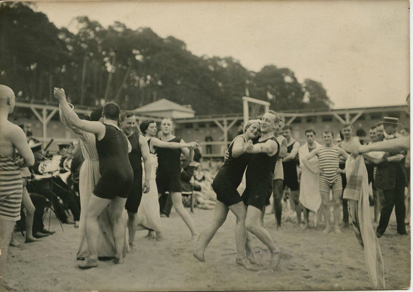 #22 Couples of bathers dancing on Wannsee beach near Berlin, 1914.