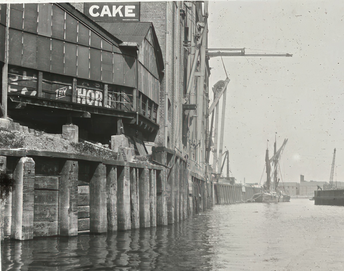 #17 Wandsworth Creek, 1920s