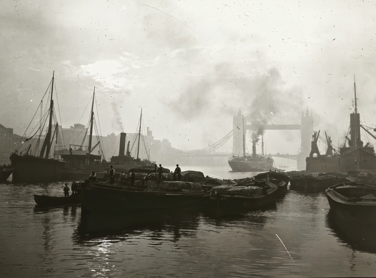 #6 Shipping near Tower Bridge, 1910s