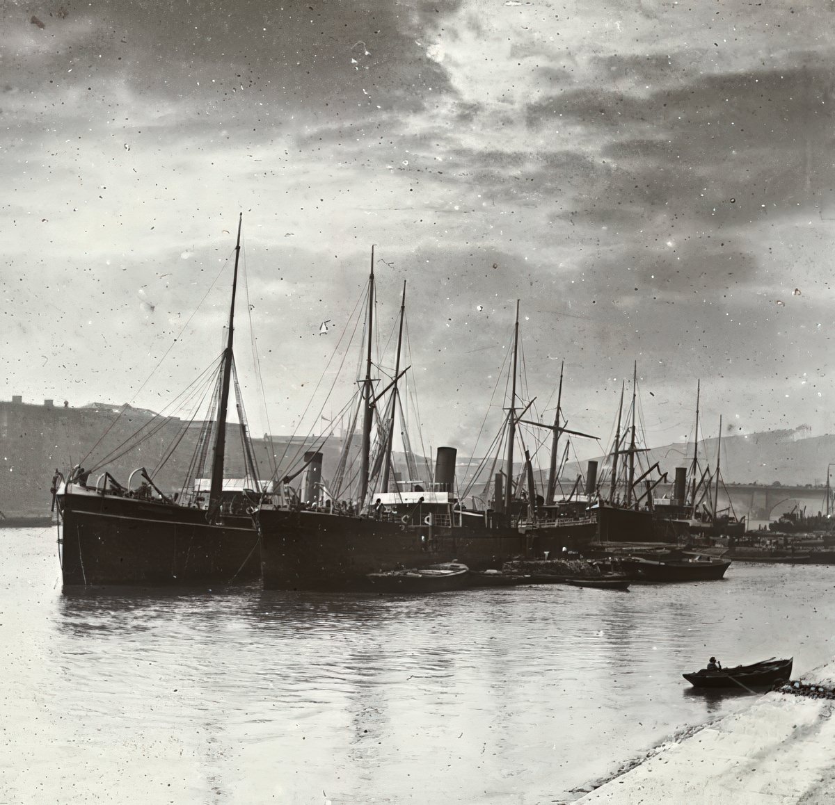 #9 London Docks, 1920s