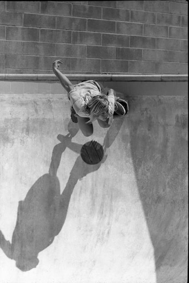 Concrete Waves and Tube Socks: Cool Vintage Photos of 1970s Skateboarding Sports