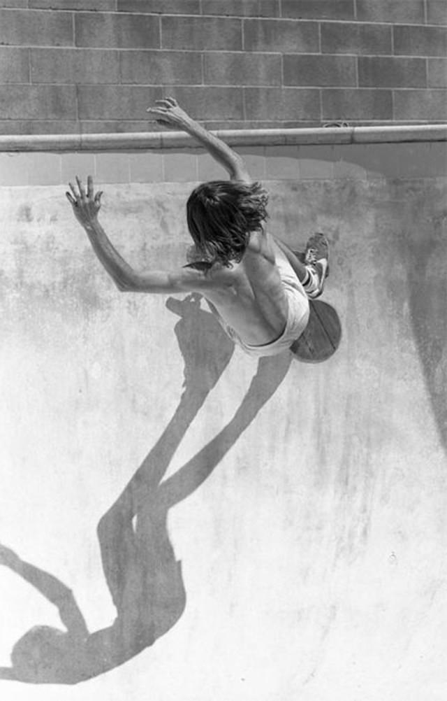 Concrete Waves and Tube Socks: Cool Vintage Photos of 1970s Skateboarding Sports