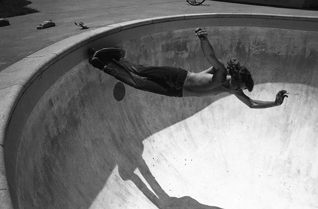 Concrete Waves and Tube Socks: Cool Vintage Photos of 1970s Skateboarding Sports