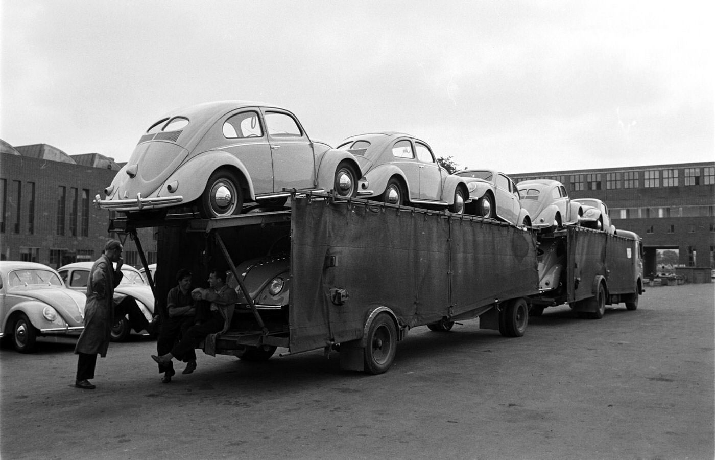 A Look Inside the Volkswagen’s Main Plant in Wolfsburg, Germany in 1951 Vehicles &; Transportation