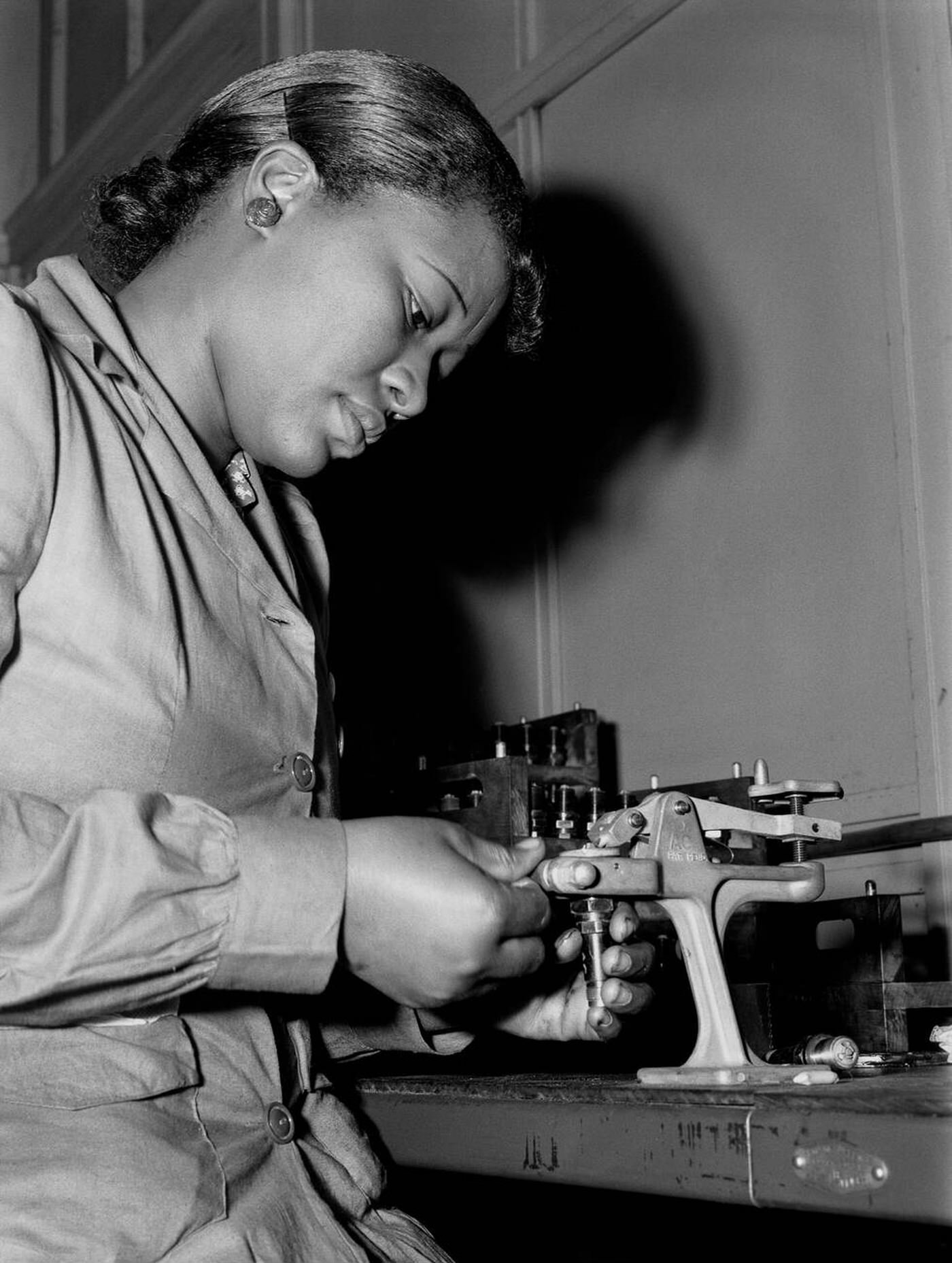 #124 Mignon Gunn reconditioning spark plugs, 1942