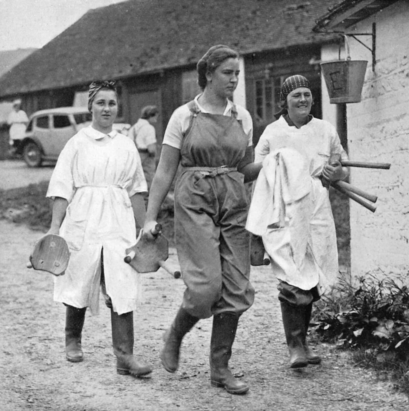 #144 Trainee milkmaids, 1939