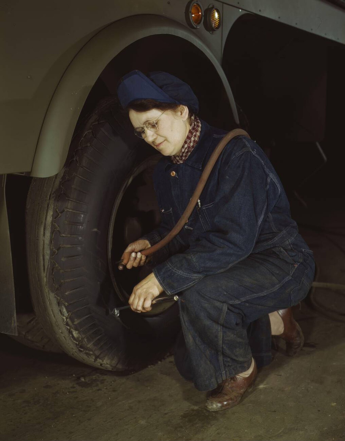 #159 War production workers at Heil Company, World War II
