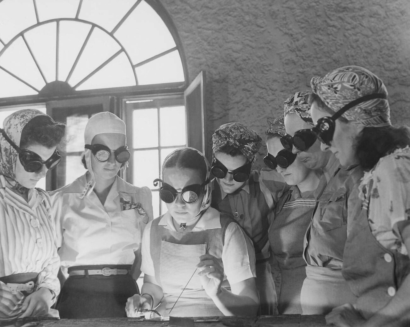 #173 Women learning war work, 1942