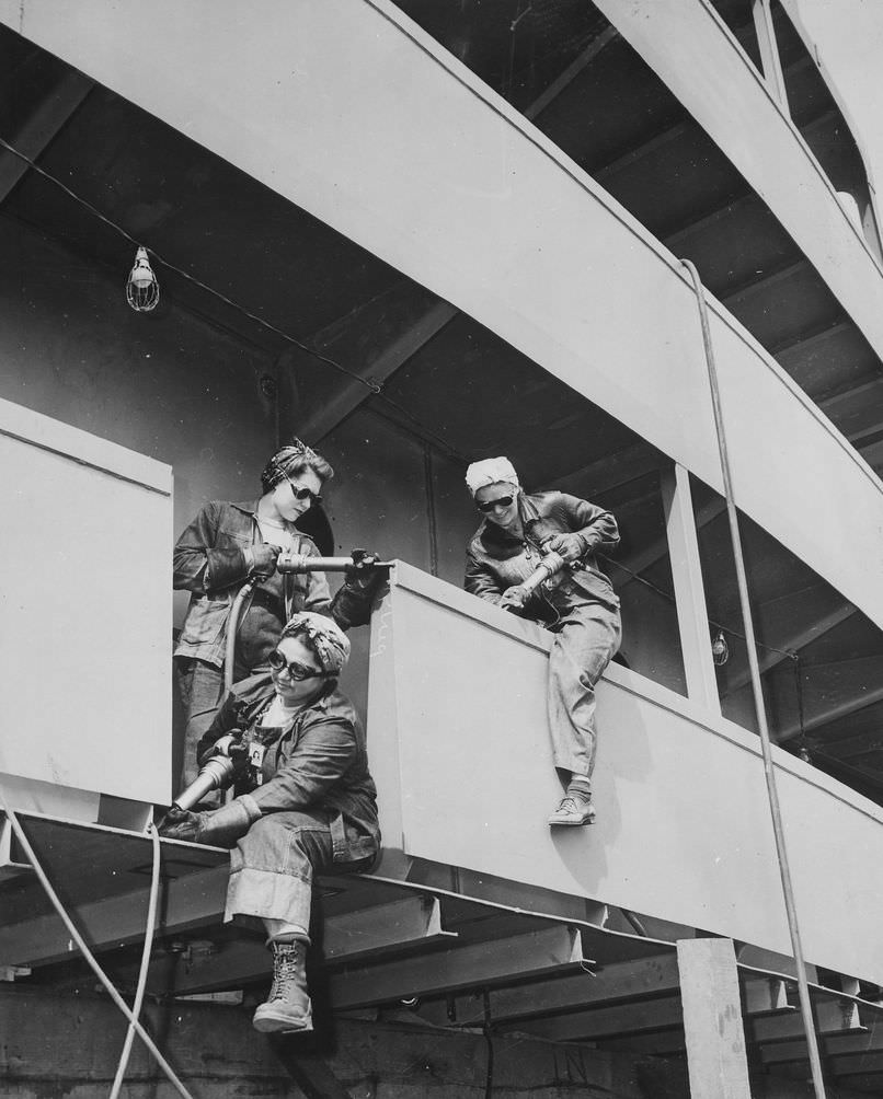 #4 Women working as “chippers,” 1942