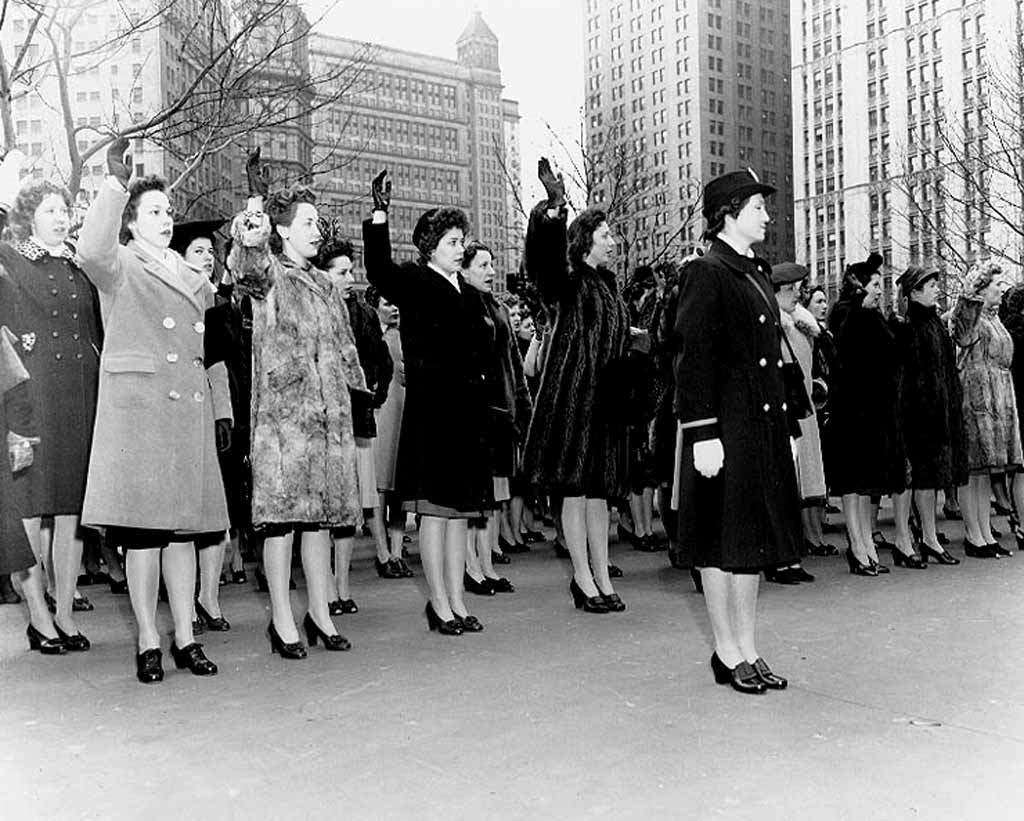 #55 Women enlisting in WAVES and SPARS, 1943