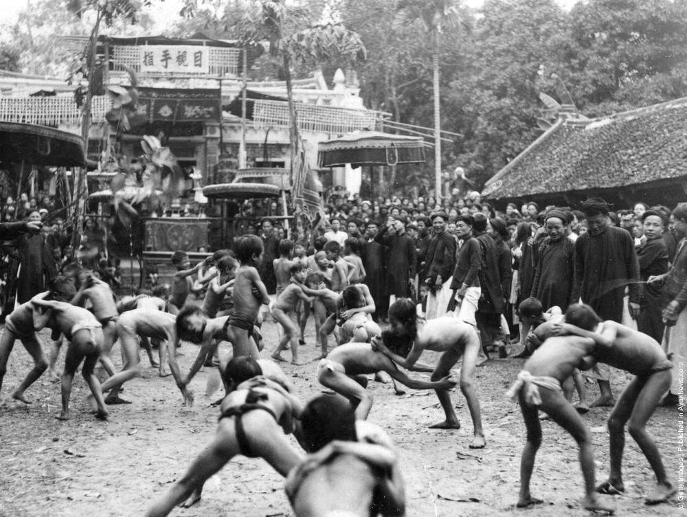 Children’s wrestling contest in Hadong, Indo-China, 1920s