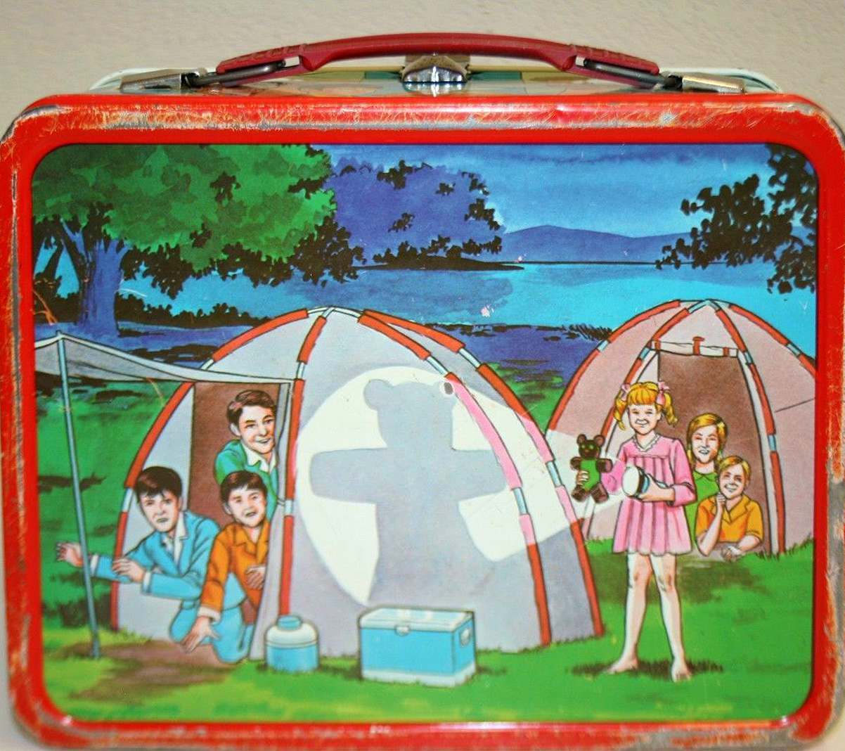 1970s Lunchboxes of Schoolyard Shame: When Your Metal Lunchbox Defined Your Status Among Peers Funn