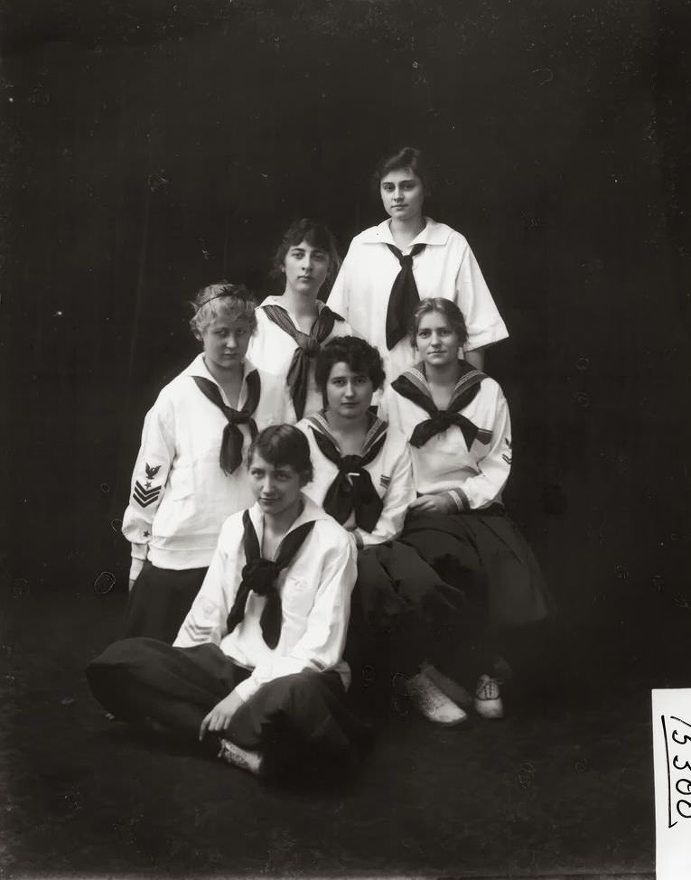 #16 Western College basketball juniors 1916