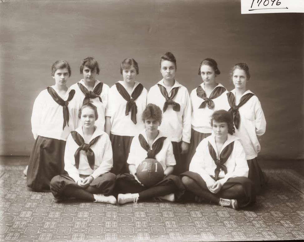Western College freshman basketball team 1917