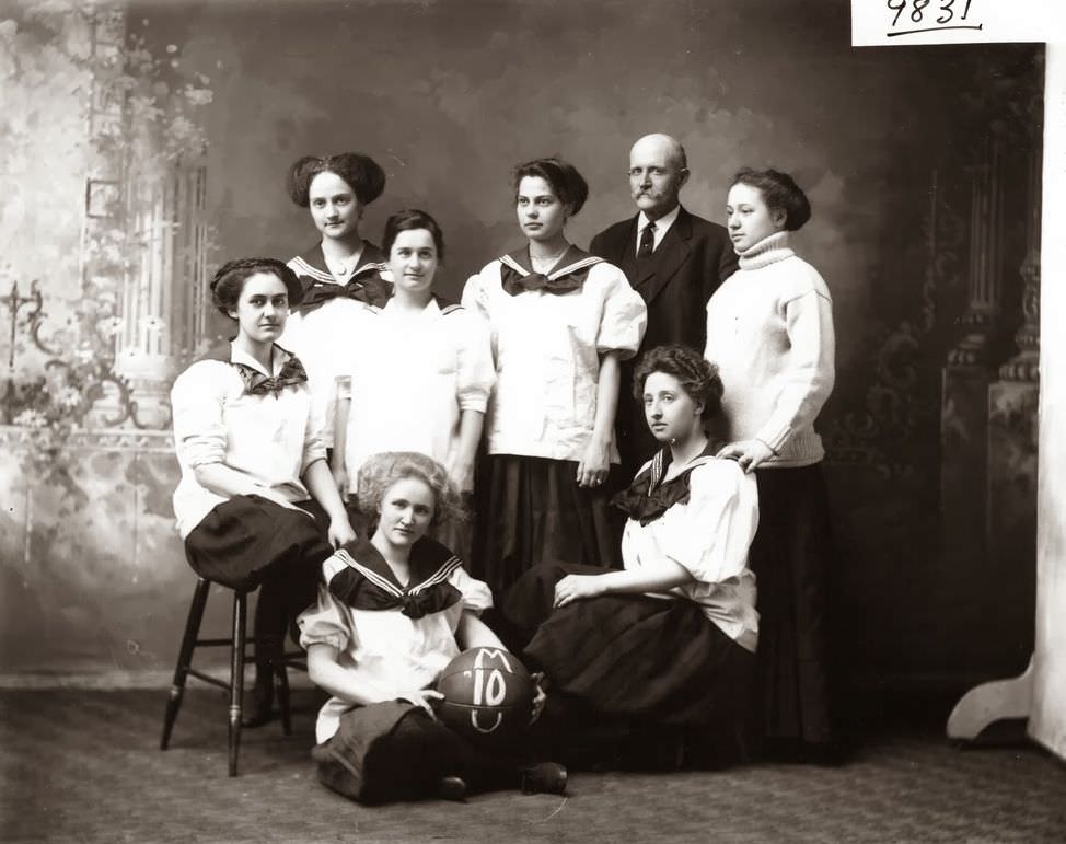 Miami women’s basketball team 1910