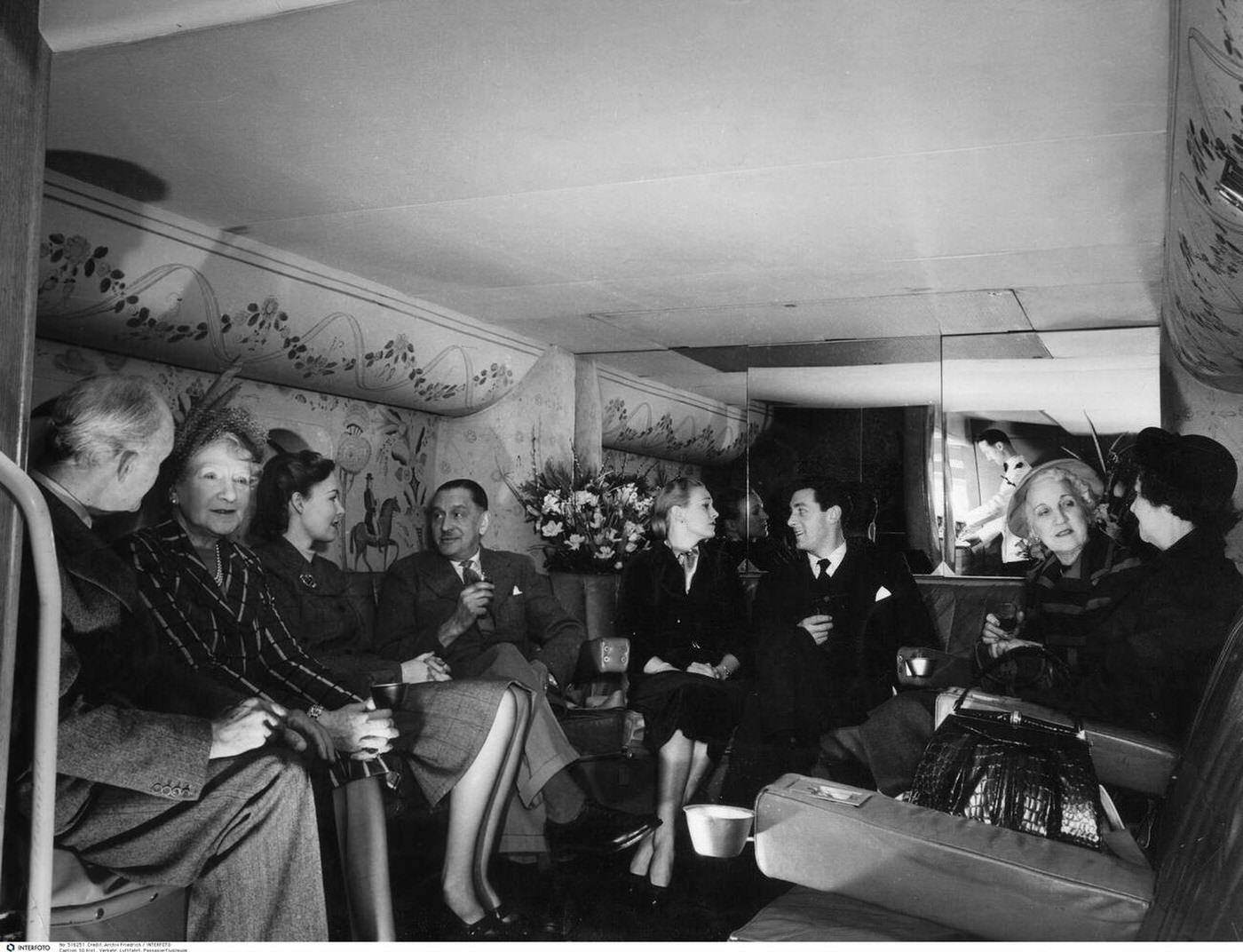 Passengers at the bar on the lower deck of a BOAC Boeing 377 “Stratocruiser”, 1940s.