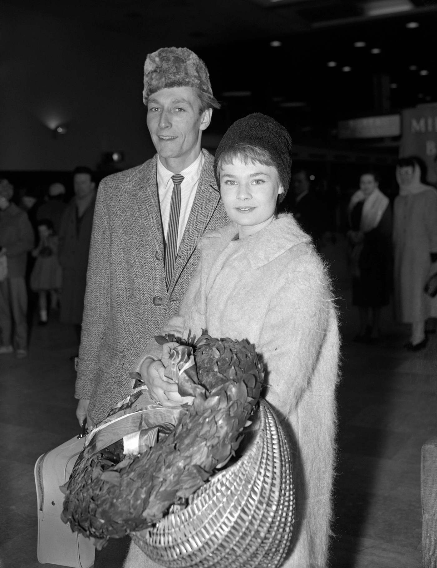 John Neville and Judi Dench return from Jugoslavia with the Old Vic Theatre Company’s production of “Hamlet”, 1959.