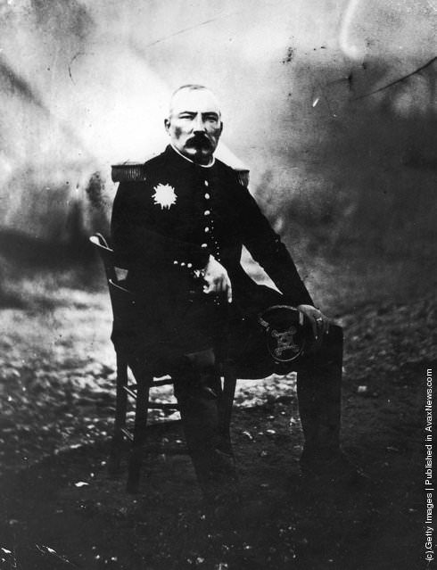 #8 General Pierre Bosquet witnessing the British charge of the Light Brigade at Balaklava, remarking “C’est magnifique, mais ce n’est pas la guerre,” 1856.