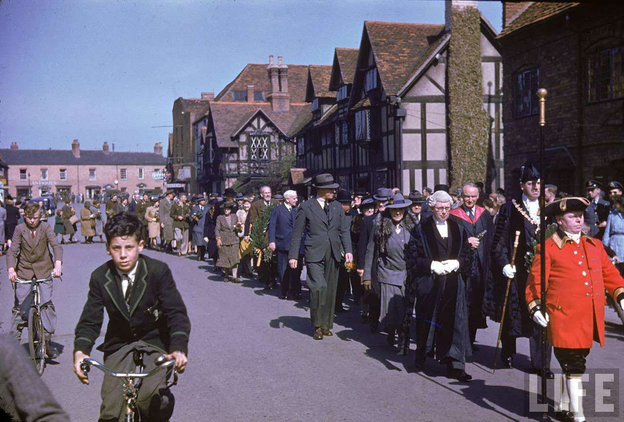Procession of townspeople led by the Lord Mayor (W. gold chains) during birthday celebrations honoring William Shakespeare
