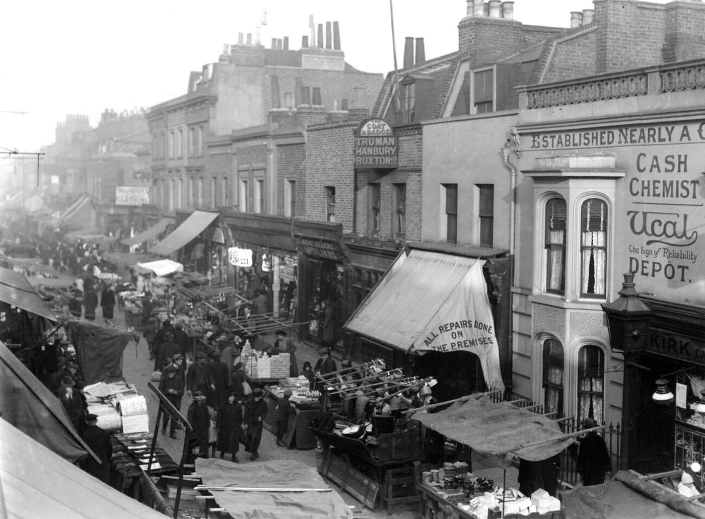 #38 Shopping in the East End of London, 1920.