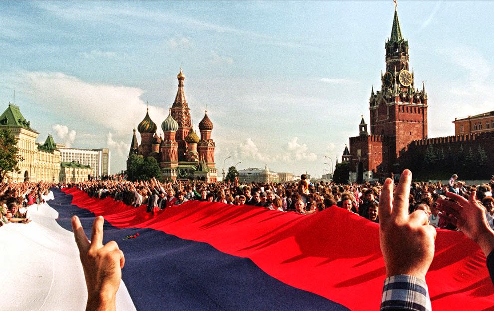 #32 Celebrations in Moscow after the failure of the coup attempt, 1991.