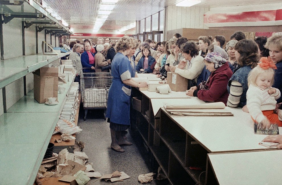 #6 People buy teacups in Vilnius despite an economic blockade of Lithuania by Soviet forces, 1990.