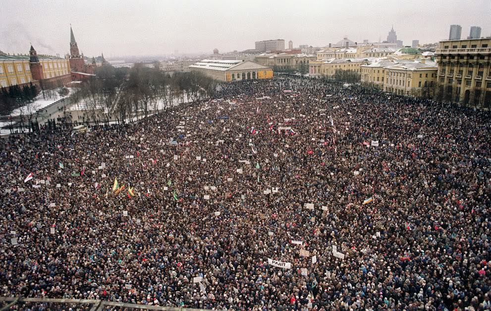 #10 Demonstrators march on the Kremlin in Moscow, calling for the resignation of Soviet President Mikhail Gorbachev, 1991.