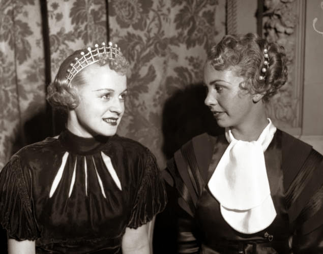 #2 Blondes have more fun! Evelyn Fox (l.) and Bertha Peterson (r.) model crowns in their fair hair in 1933.