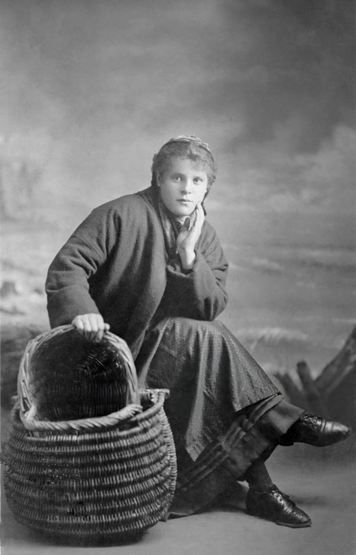 #22 A fisherlass from Cullercoats with her basket, Cullercoats, England, 1900.
