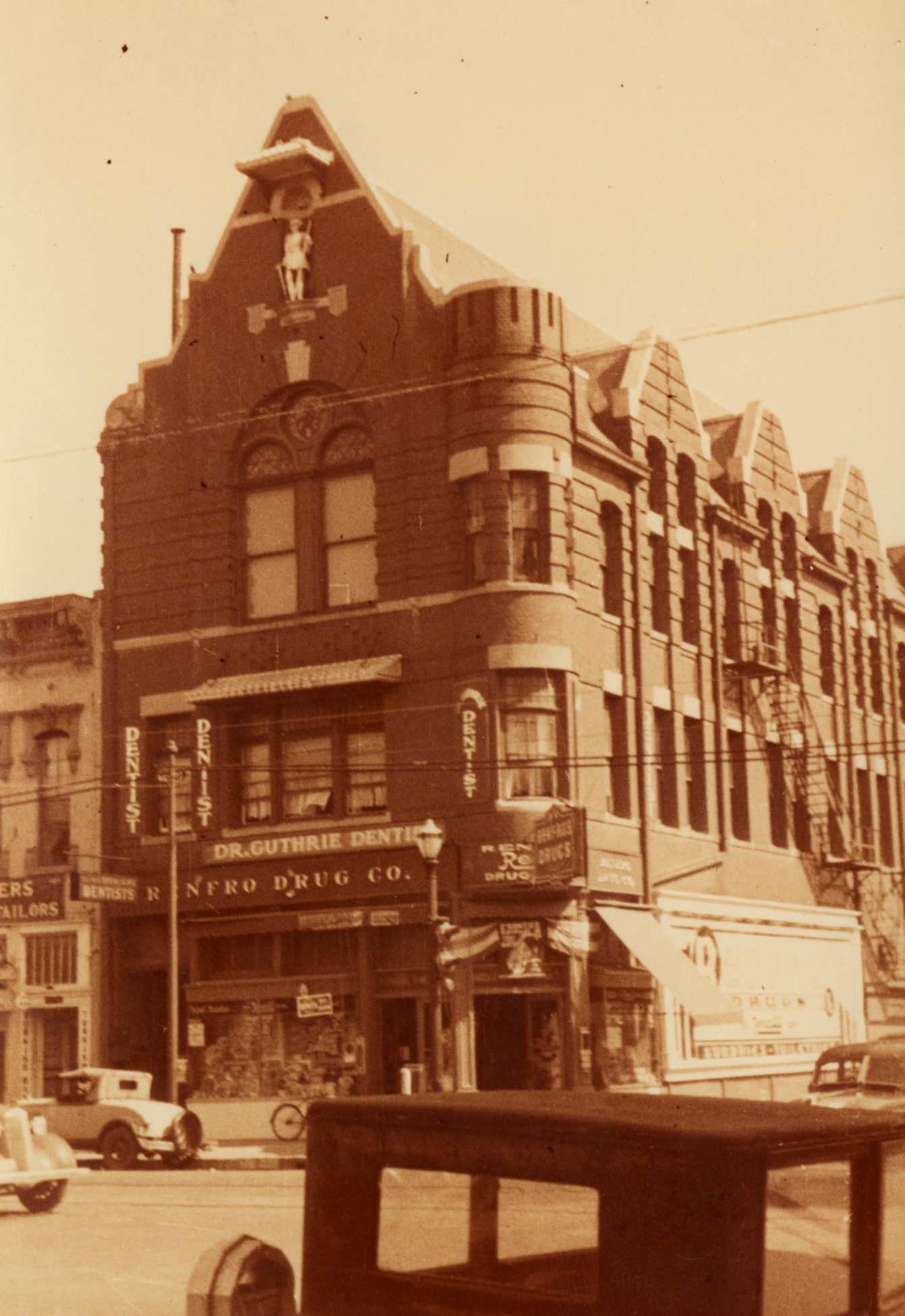 #18 The Renfro Drug Company building in Fort Worth, Texas, 1930s.